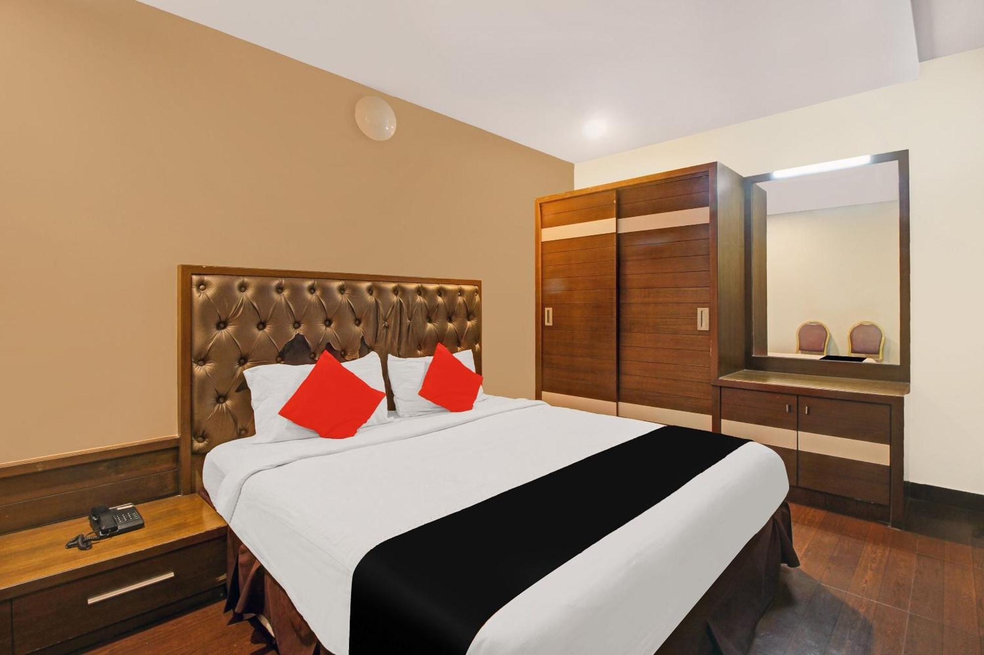 Collection O 82357 Hotel Surabhi Pride Trimulgherry Exteriér fotografie