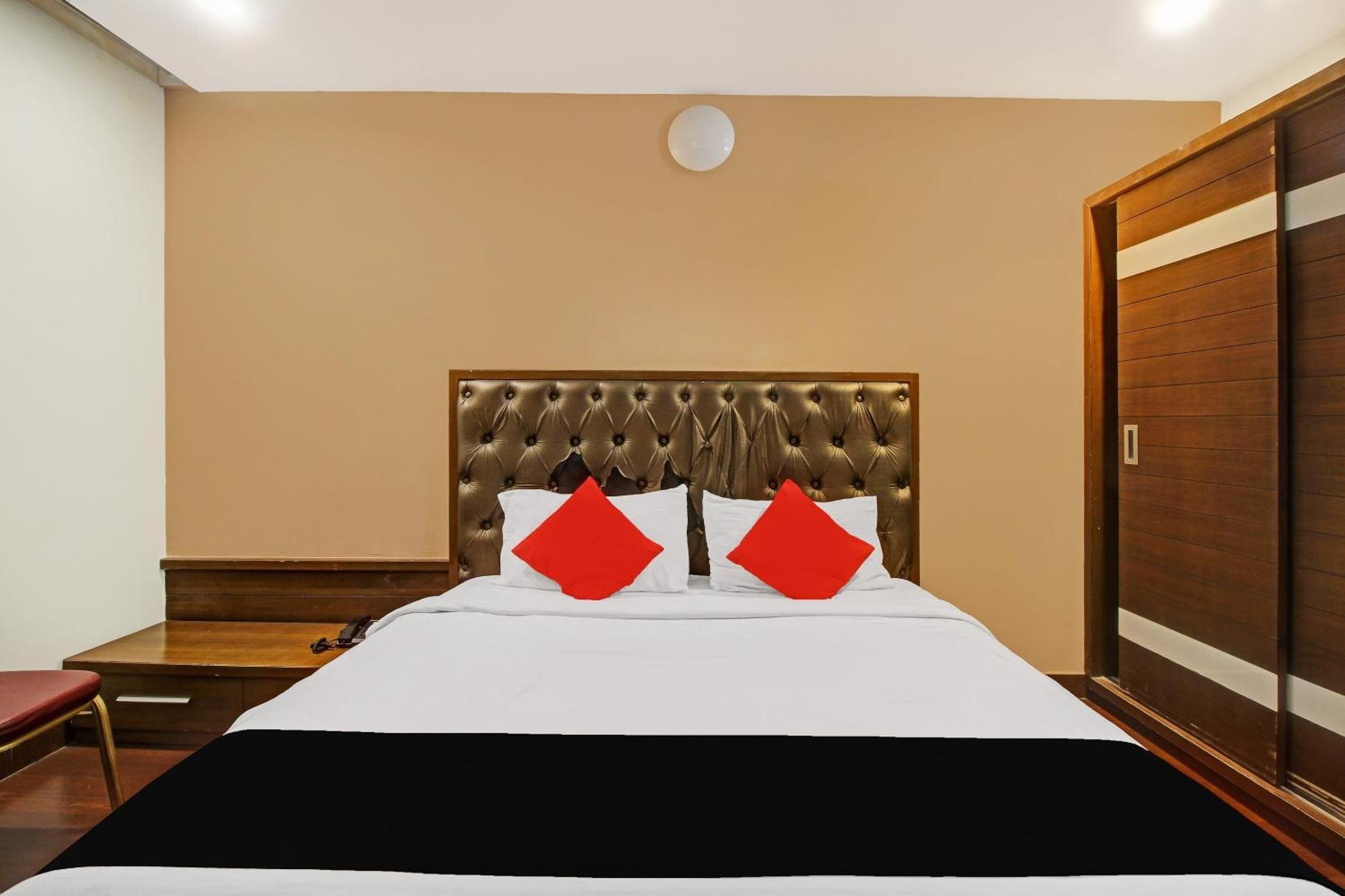 Collection O 82357 Hotel Surabhi Pride Trimulgherry Exteriér fotografie